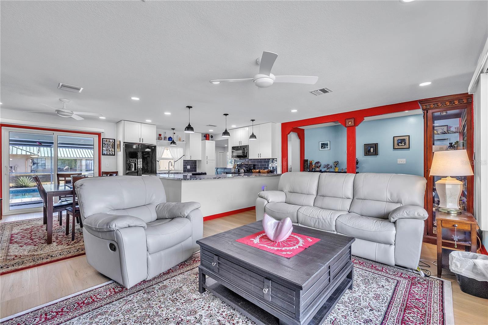 Image 11 of 64 For 973 Dobell Terrace Nw