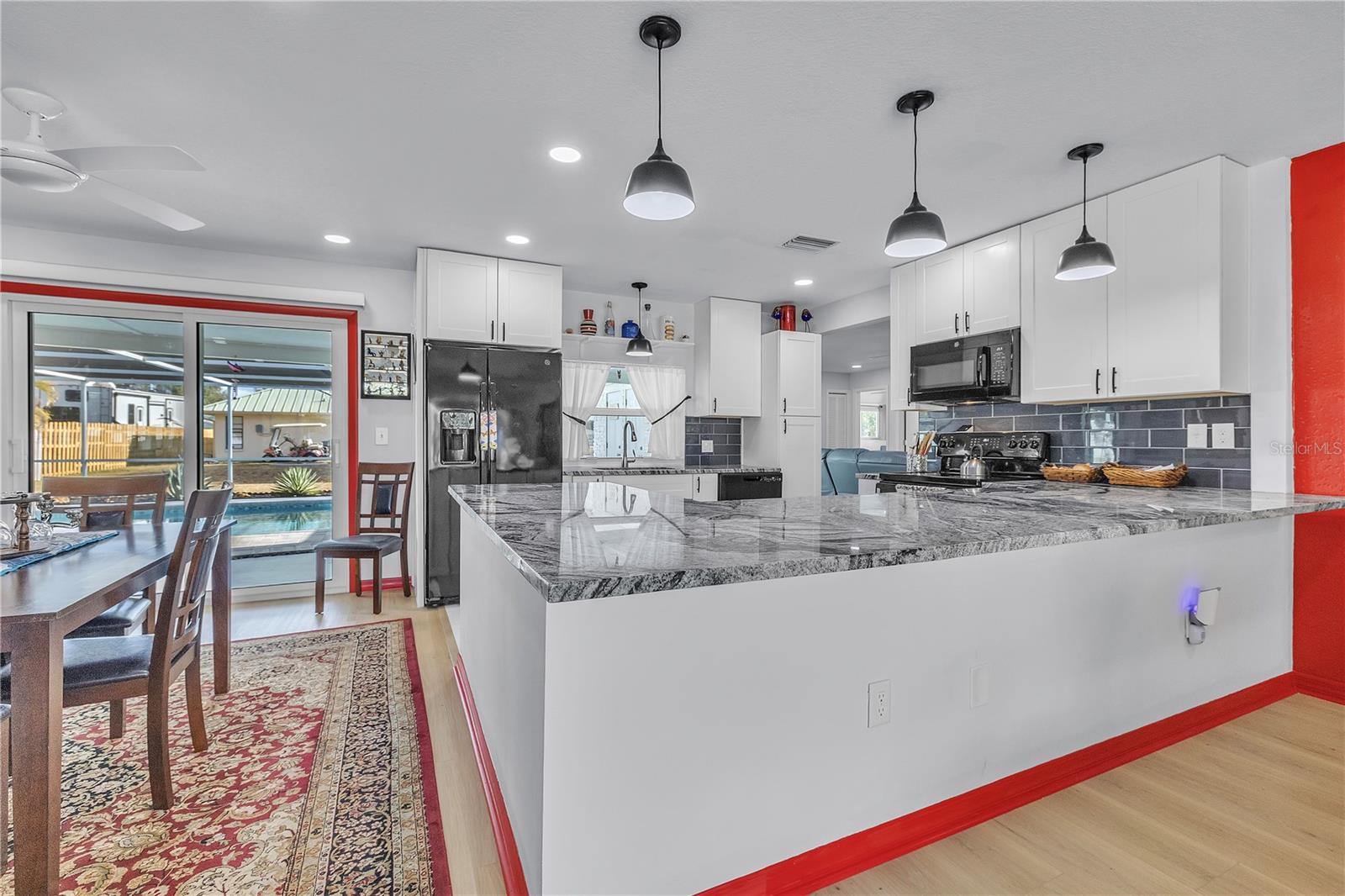 Image 12 of 64 For 973 Dobell Terrace Nw