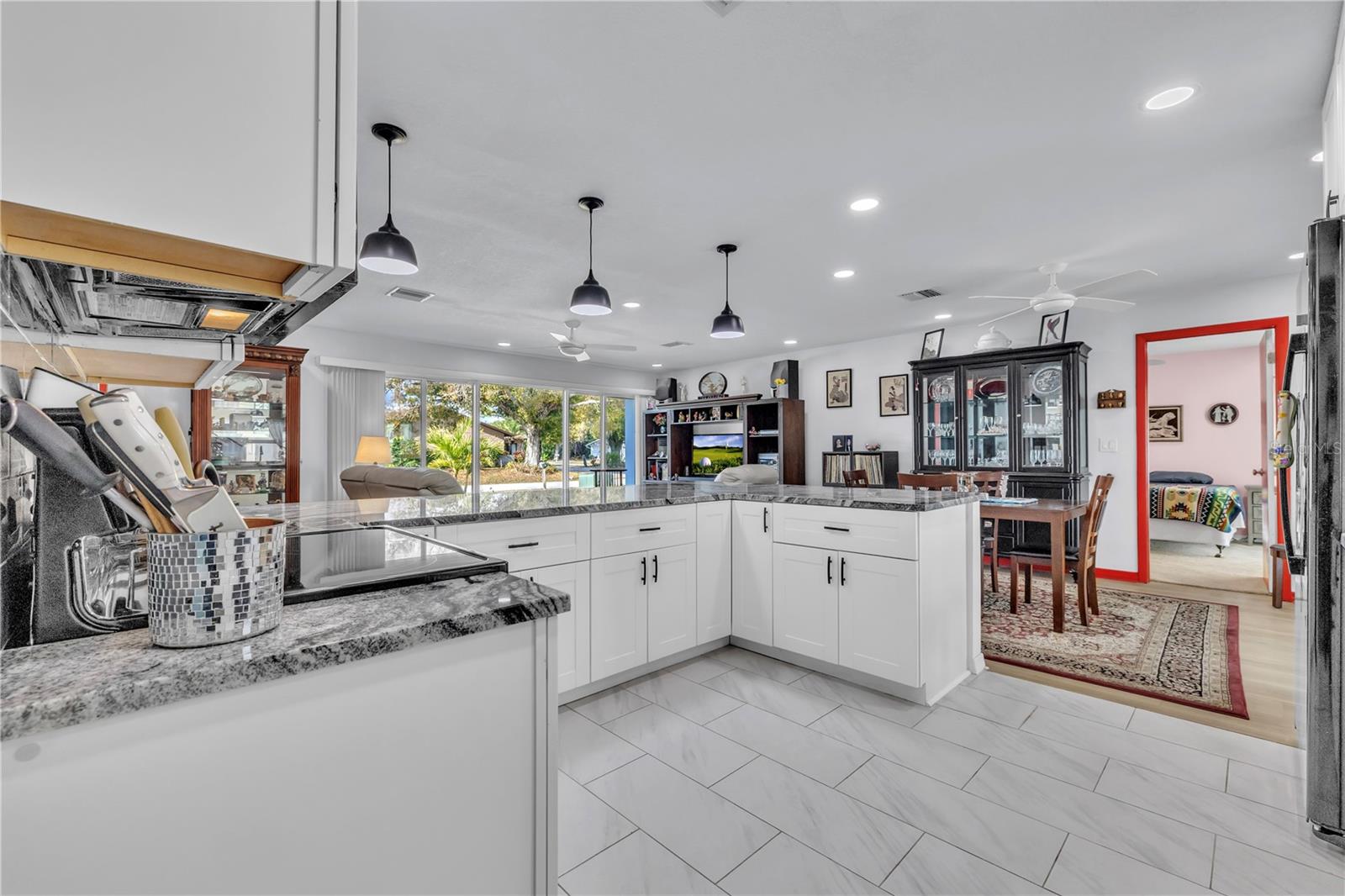 Image 20 of 64 For 973 Dobell Terrace Nw