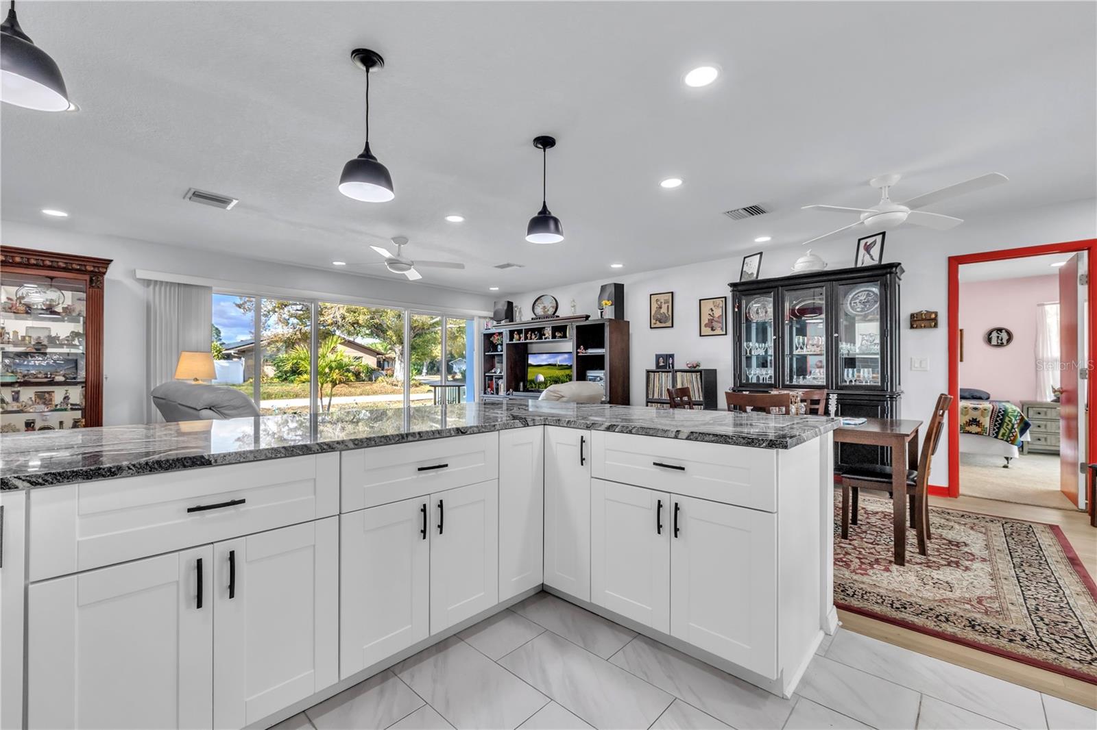 Image 21 of 64 For 973 Dobell Terrace Nw