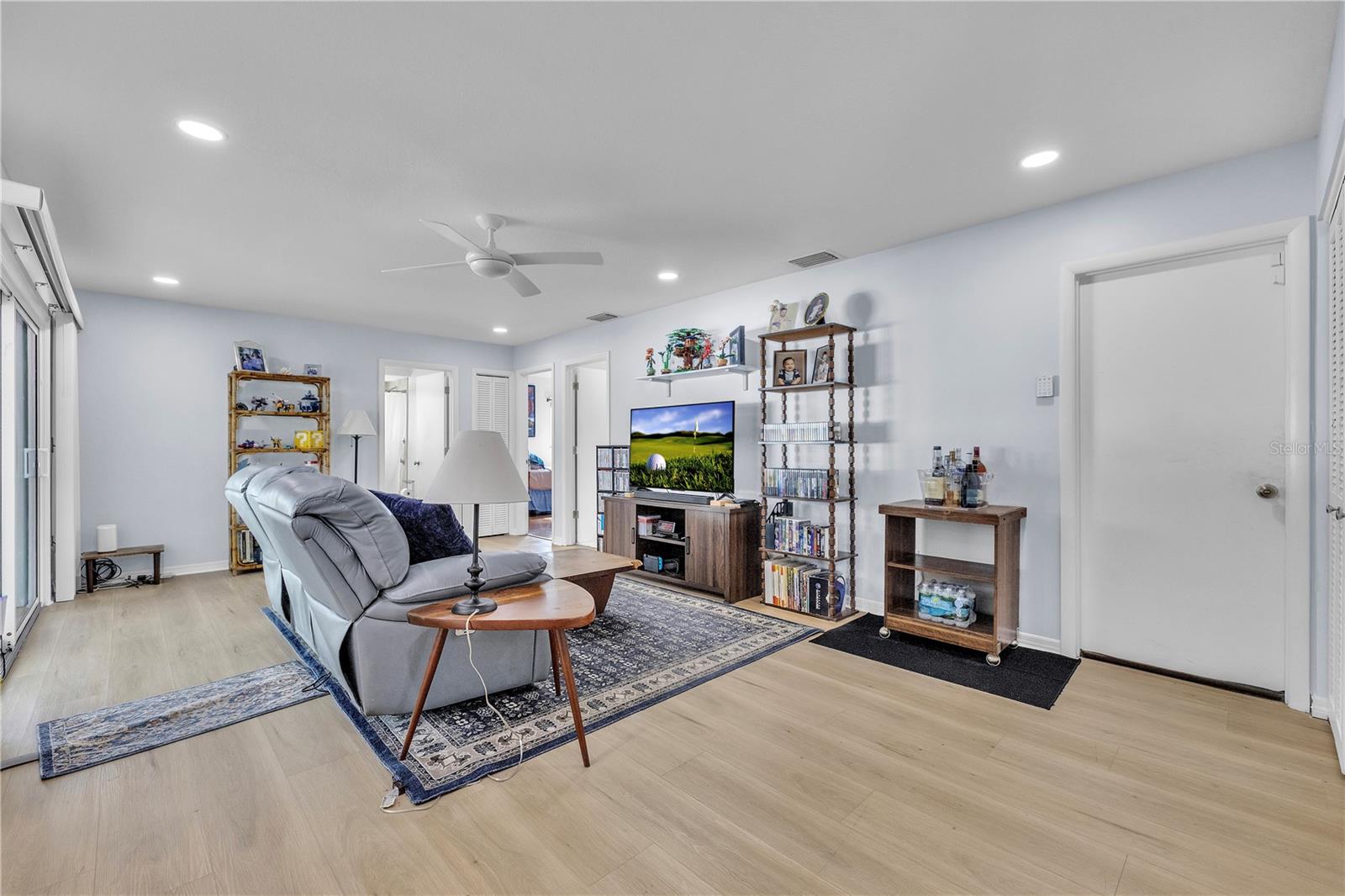 Image 25 of 64 For 973 Dobell Terrace Nw