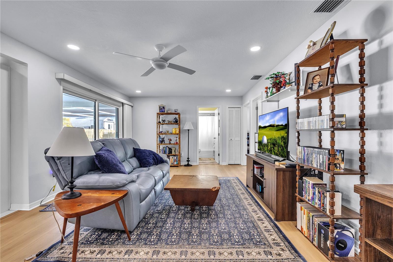 Image 26 of 64 For 973 Dobell Terrace Nw