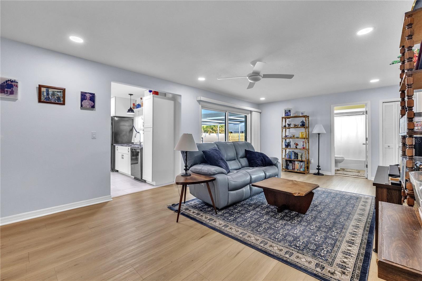 Image 27 of 64 For 973 Dobell Terrace Nw