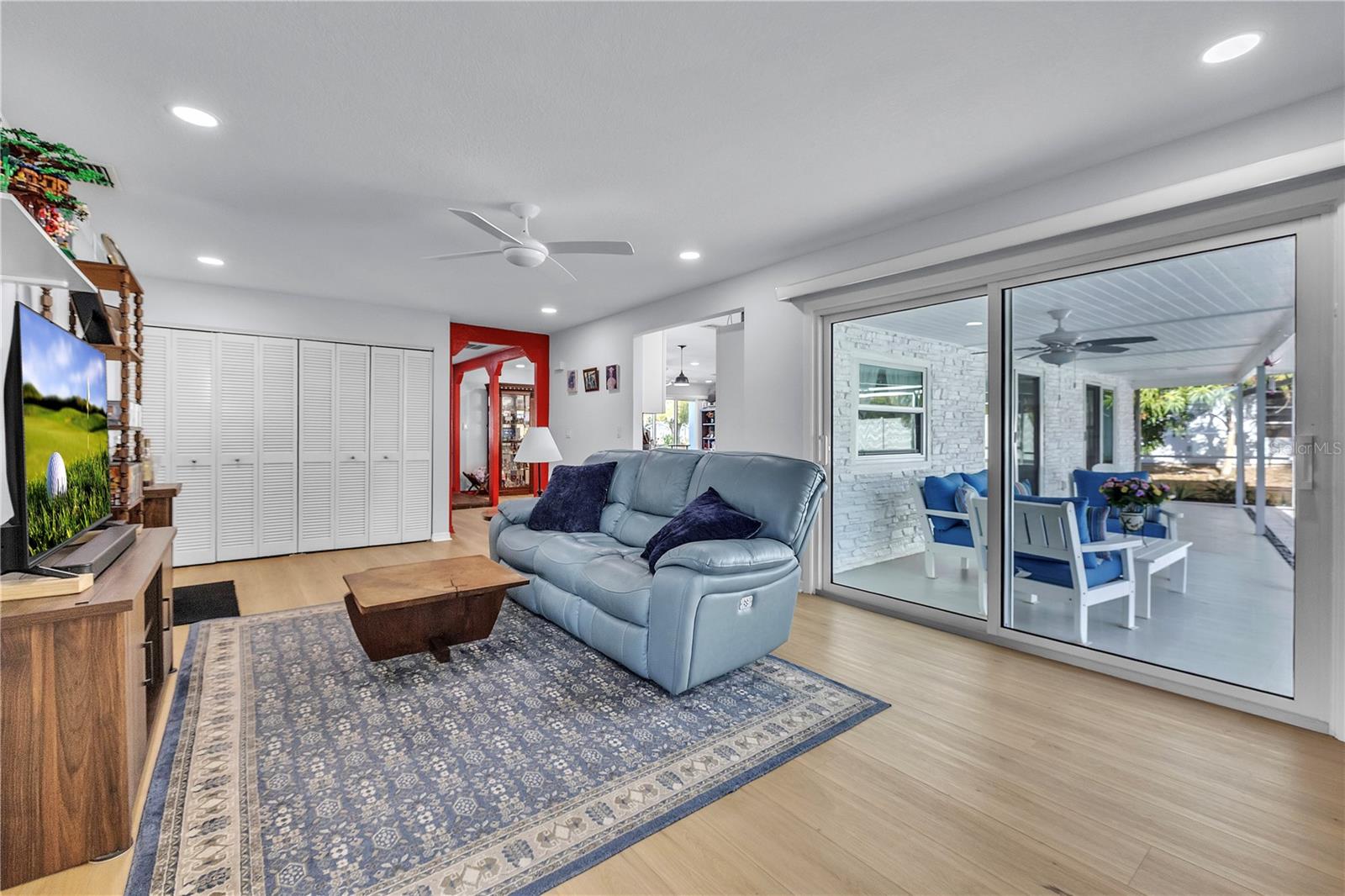 Image 28 of 64 For 973 Dobell Terrace Nw