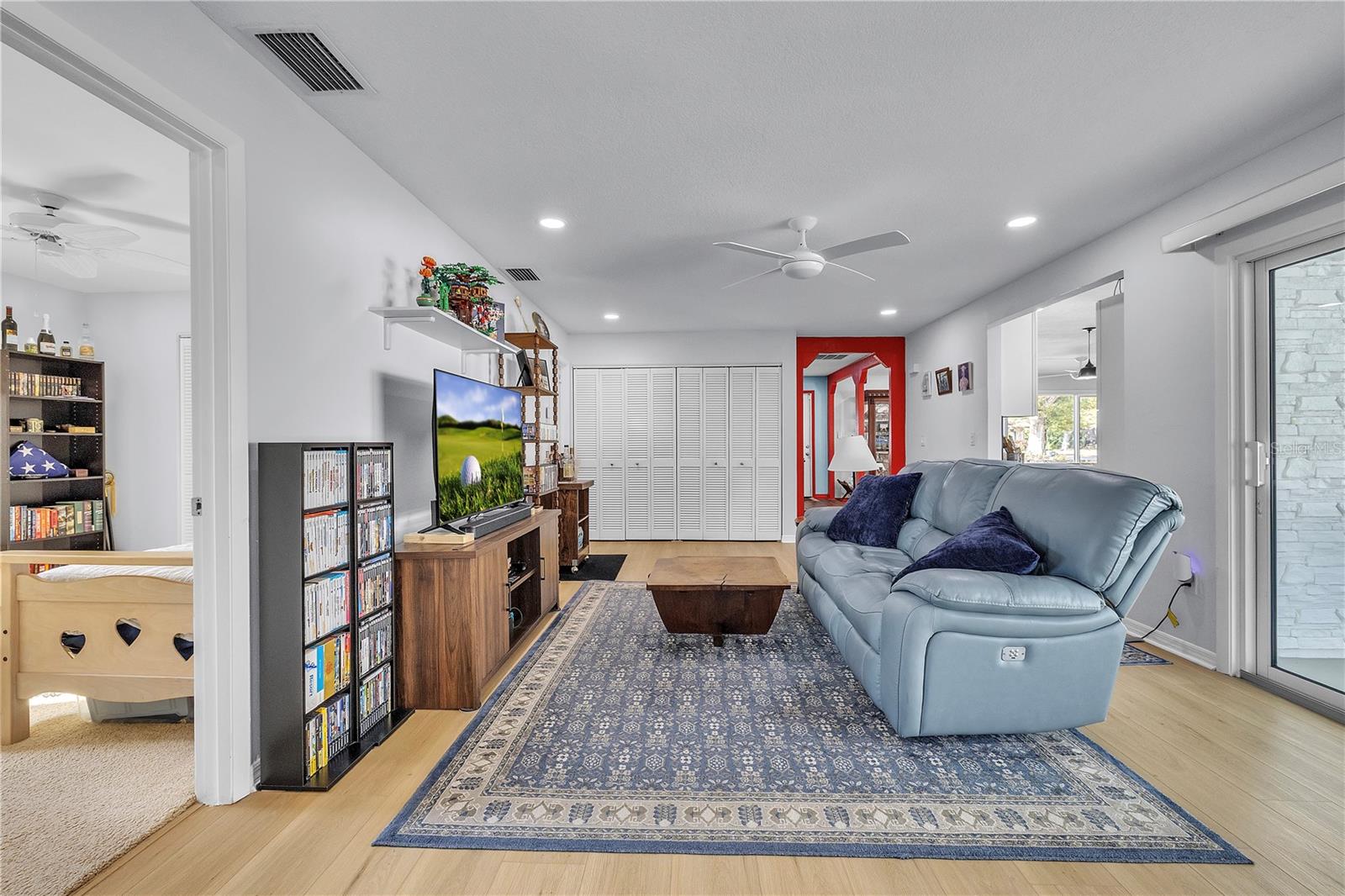 Image 29 of 64 For 973 Dobell Terrace Nw