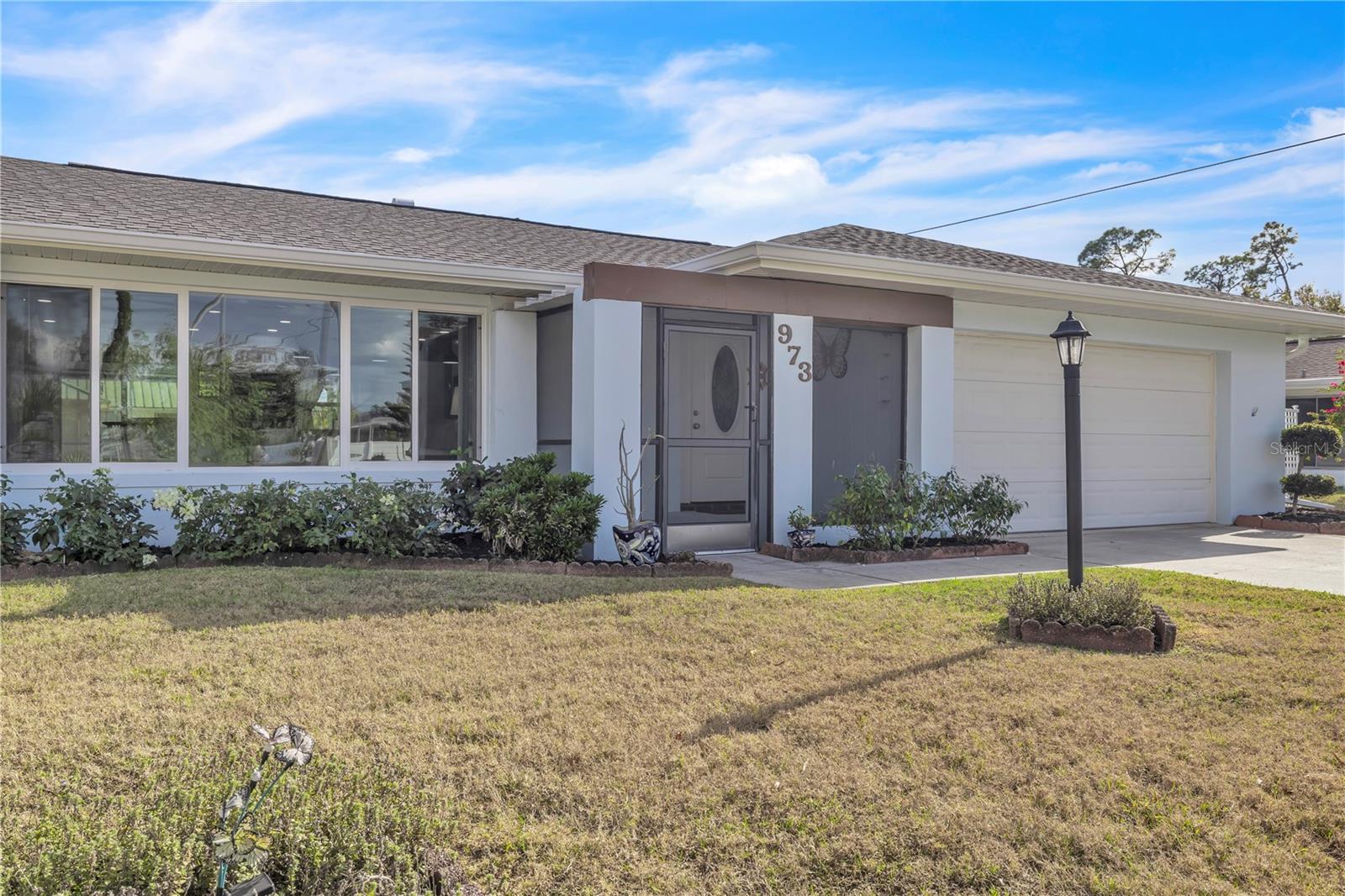 Image 3 of 64 For 973 Dobell Terrace Nw