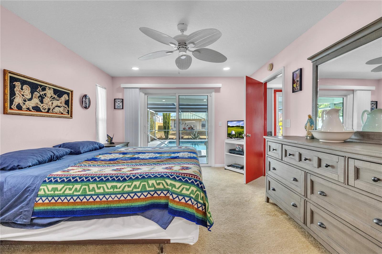 Image 34 of 64 For 973 Dobell Terrace Nw