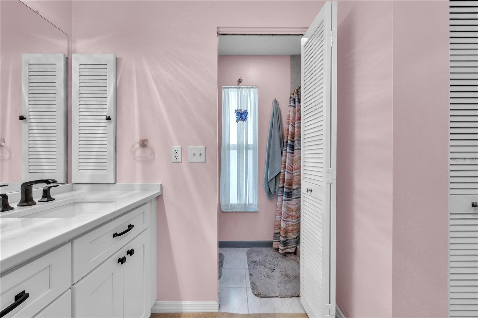 Image 37 of 64 For 973 Dobell Terrace Nw