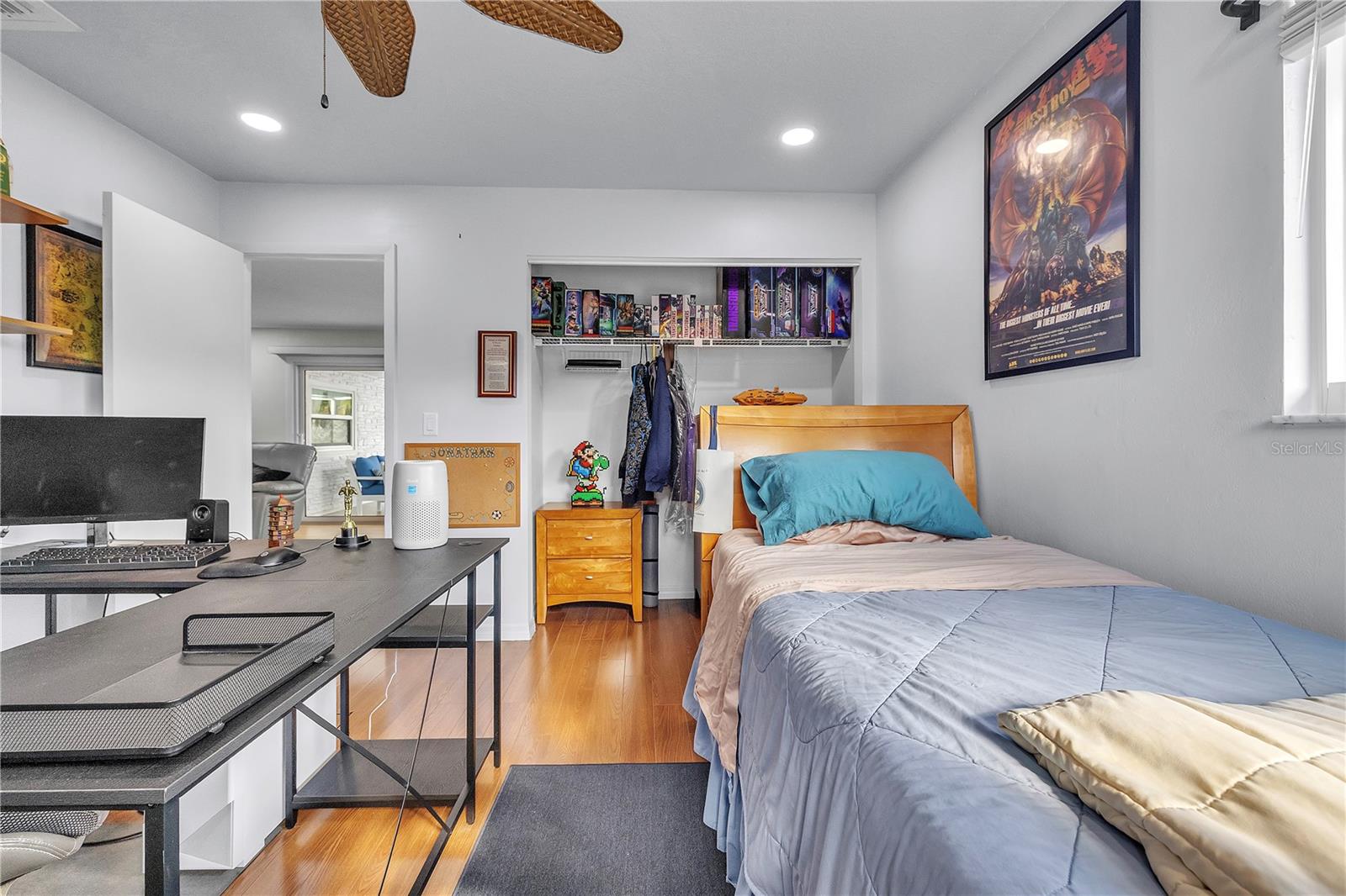 Image 41 of 64 For 973 Dobell Terrace Nw