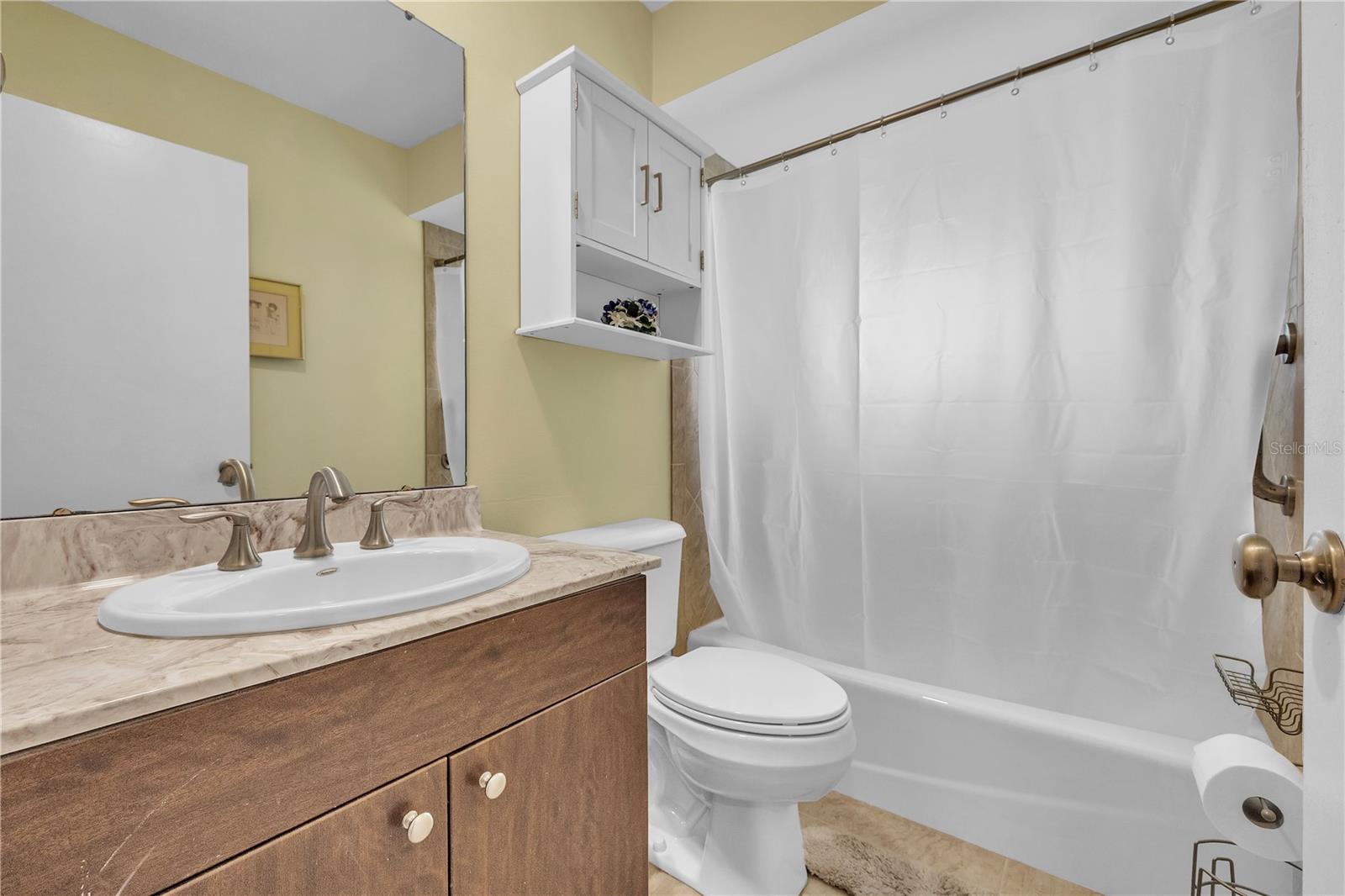 Image 43 of 64 For 973 Dobell Terrace Nw