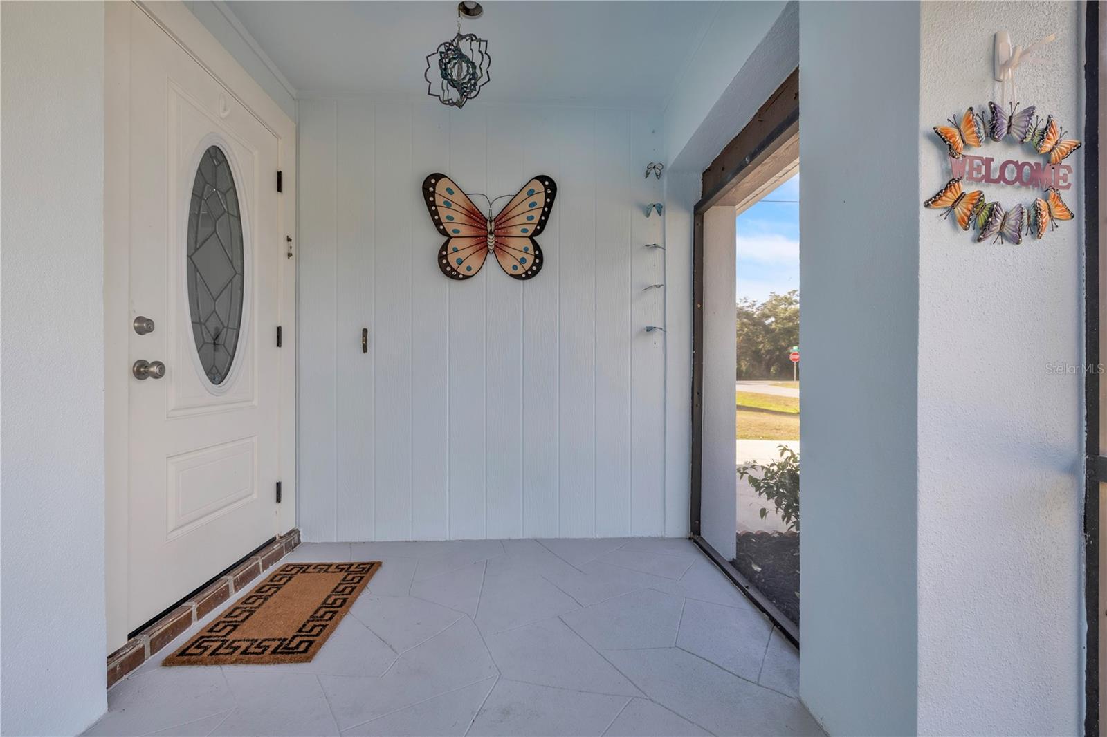 Image 5 of 64 For 973 Dobell Terrace Nw