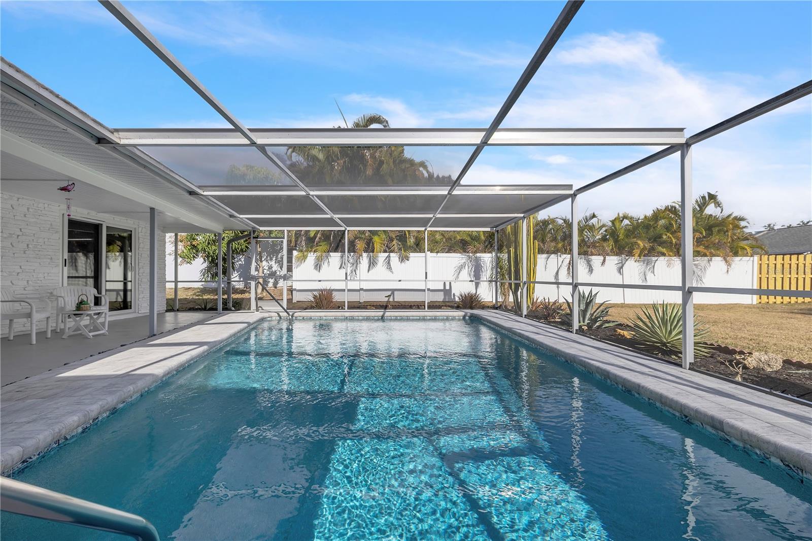 Image 53 of 64 For 973 Dobell Terrace Nw