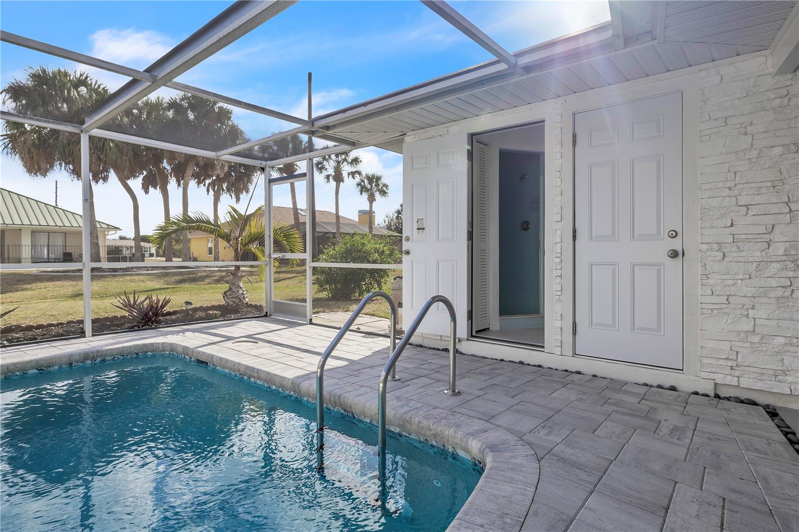 Image 55 of 64 For 973 Dobell Terrace Nw