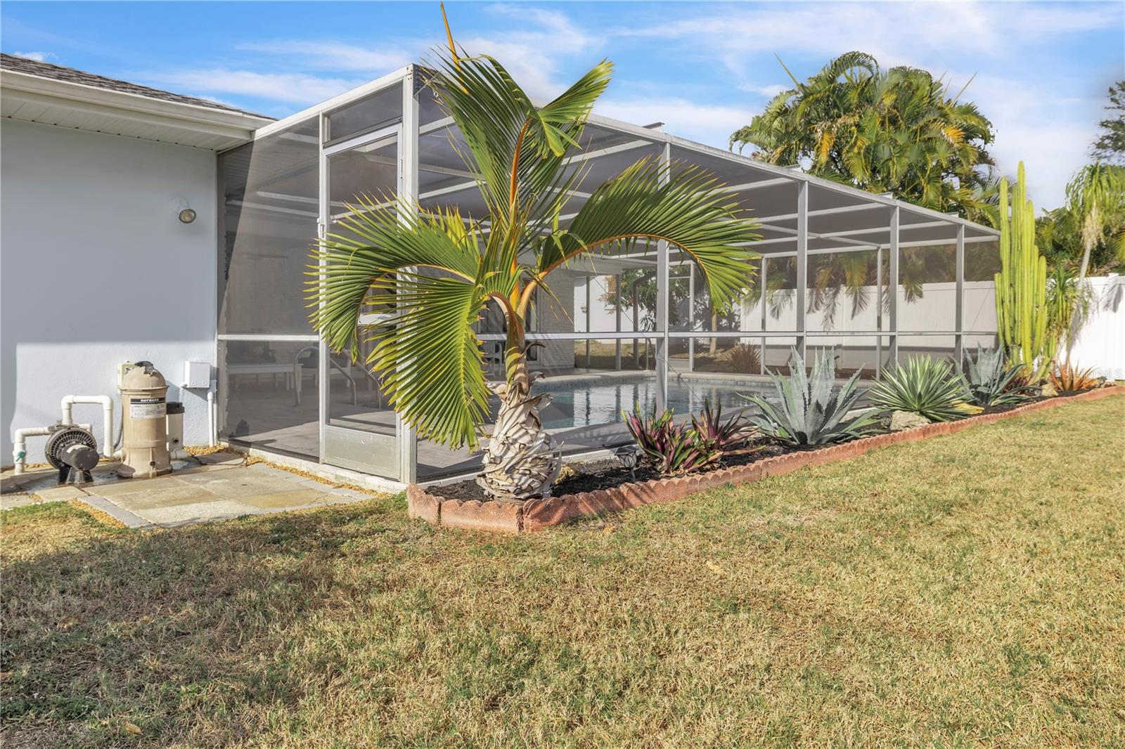 Image 58 of 64 For 973 Dobell Terrace Nw