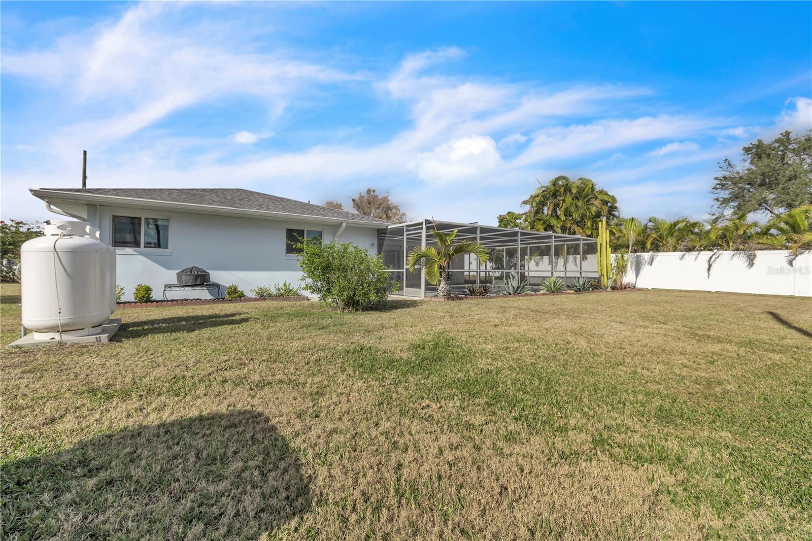 Image 59 of 64 For 973 Dobell Terrace Nw