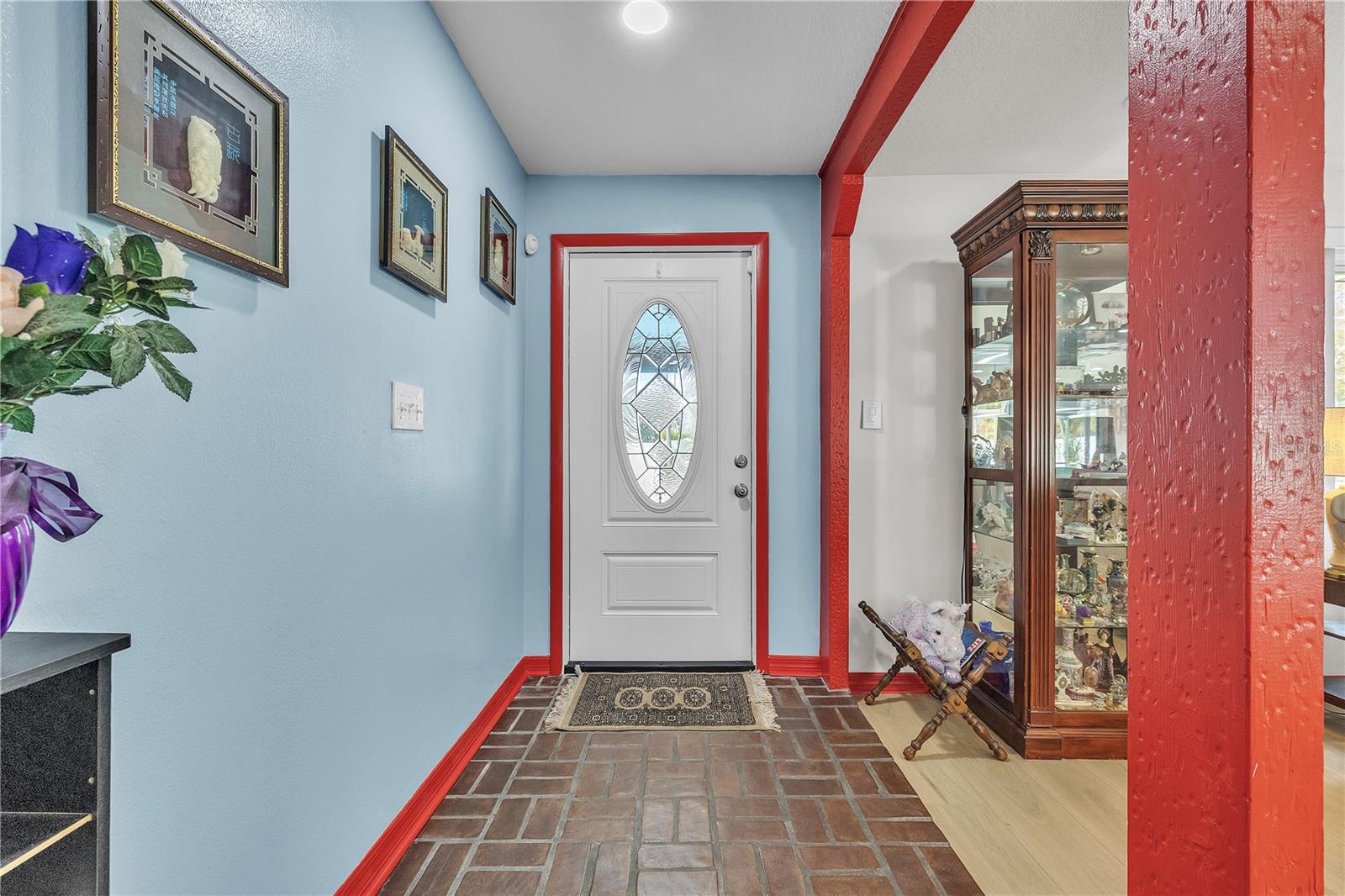 Image 6 of 64 For 973 Dobell Terrace Nw