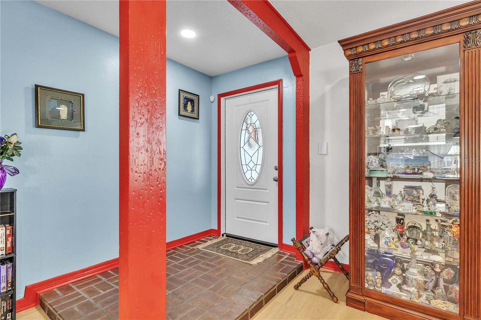 Image 7 of 64 For 973 Dobell Terrace Nw