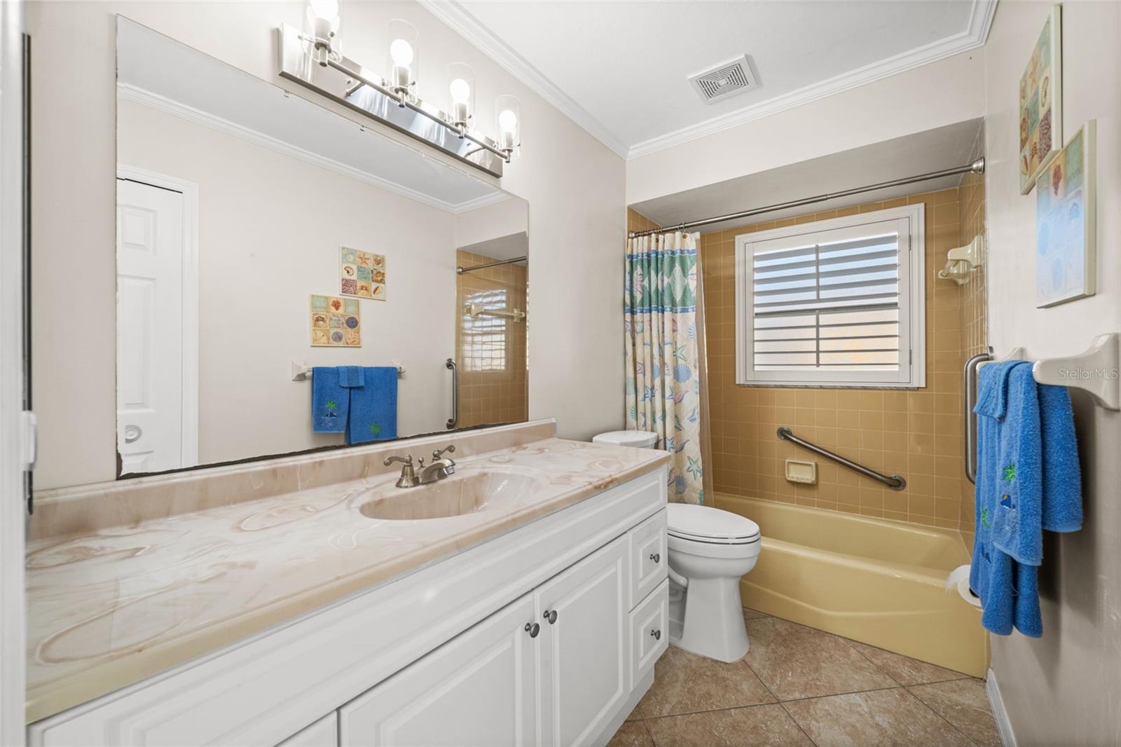 Image 22 of 42 For 240 20th Place