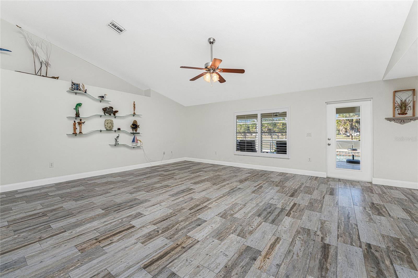 Image 11 of 75 For 17 Callao Street