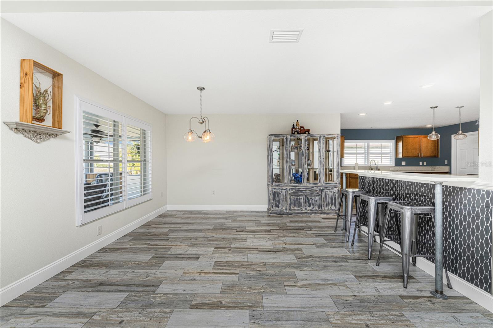 Image 15 of 75 For 17 Callao Street