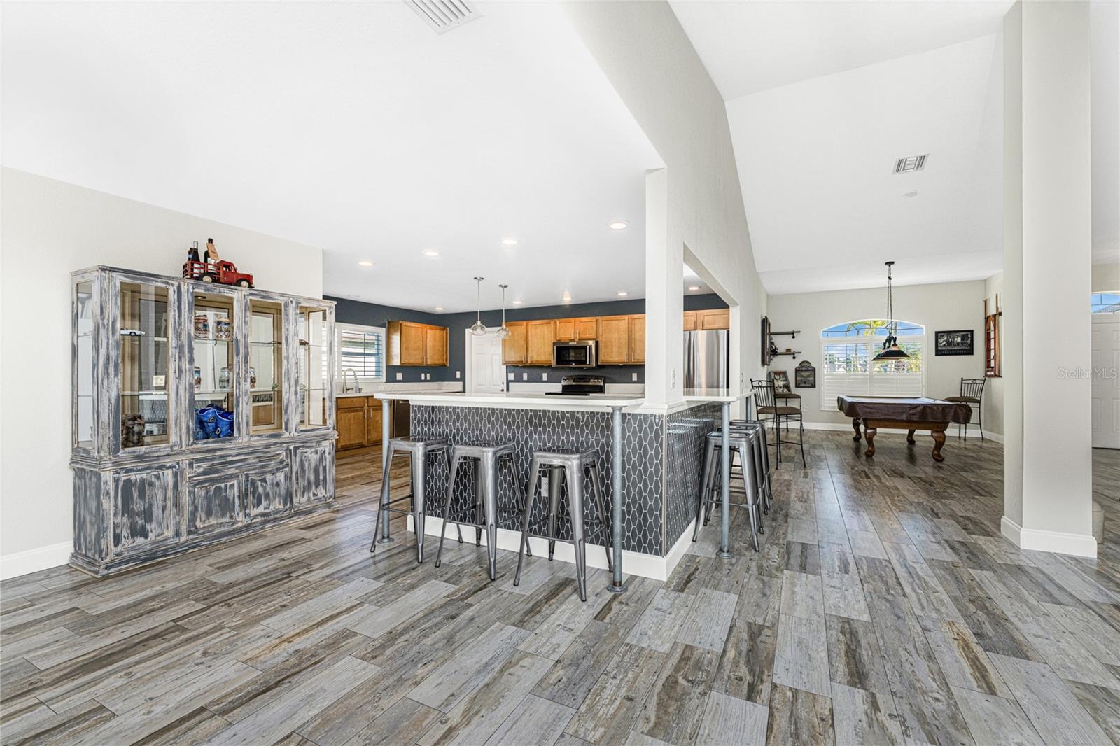 Image 16 of 75 For 17 Callao Street