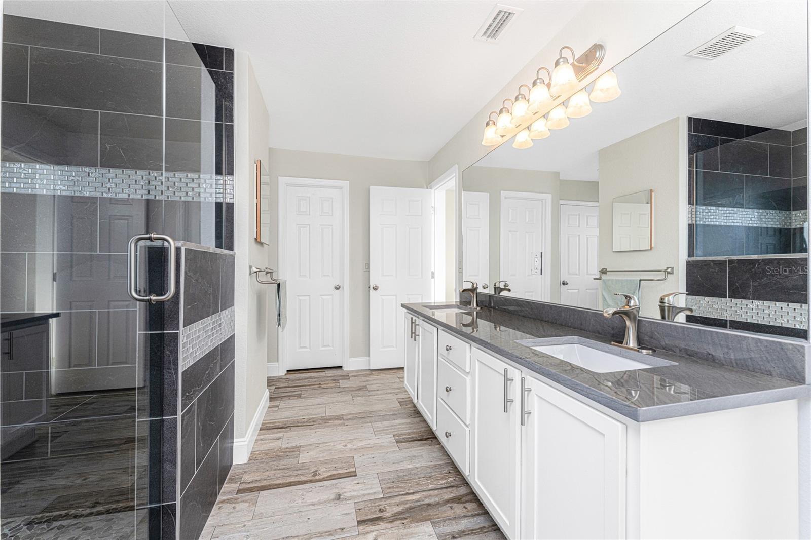 Image 42 of 75 For 17 Callao Street