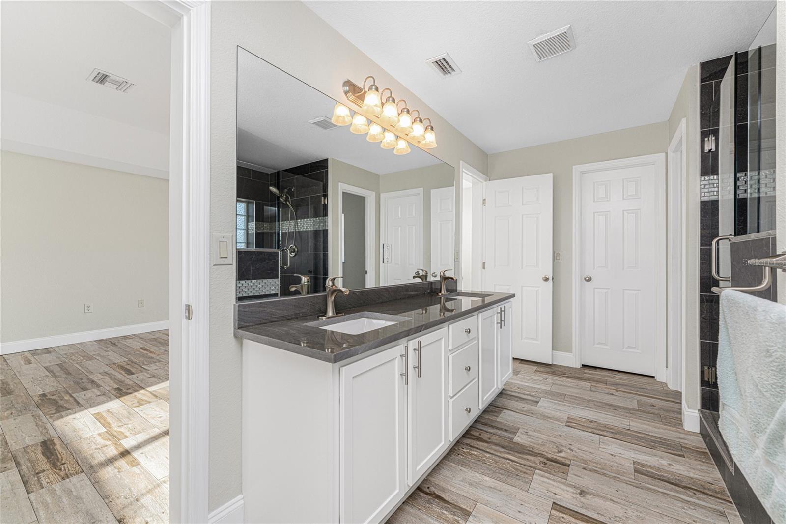 Image 44 of 75 For 17 Callao Street