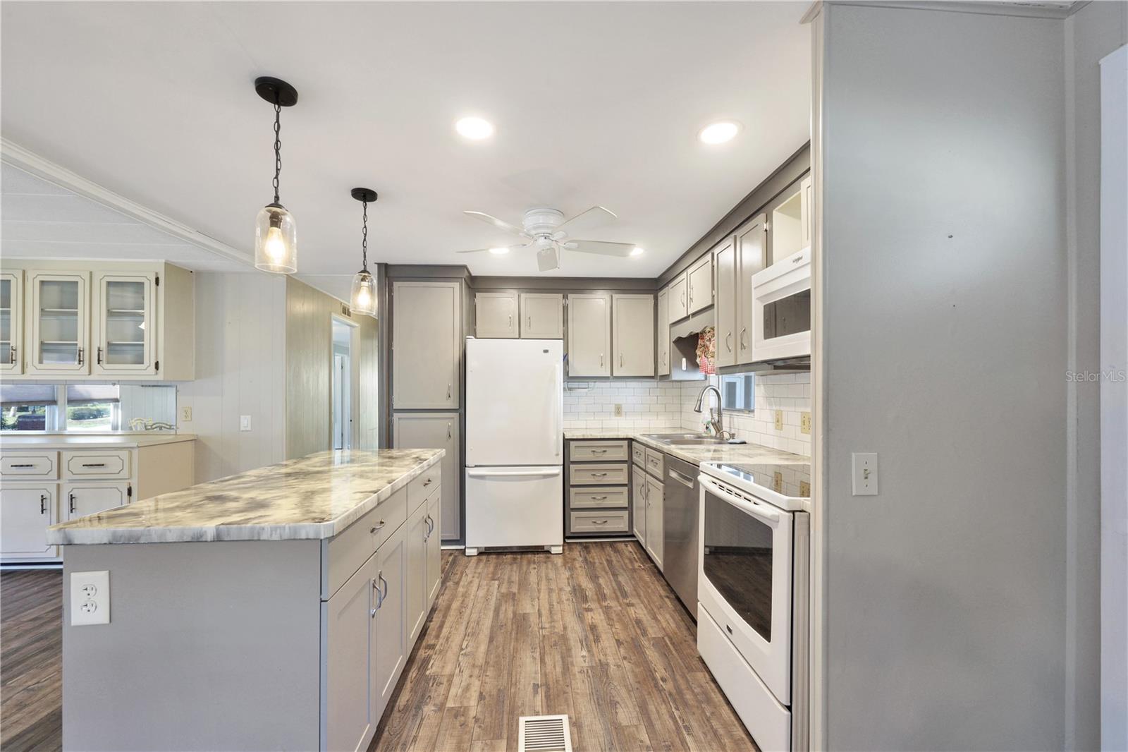 Image 7 of 94 For 2100 Kings Highway 465