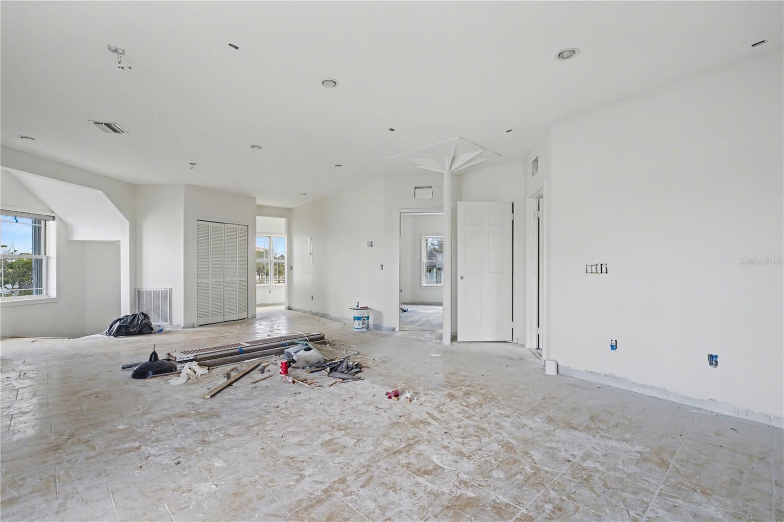 Image 18 of 50 For 321 Bayridge Place