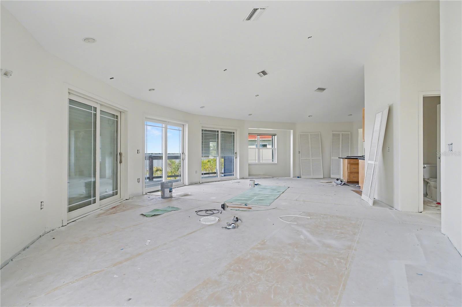 Image 3 of 50 For 321 Bayridge Place