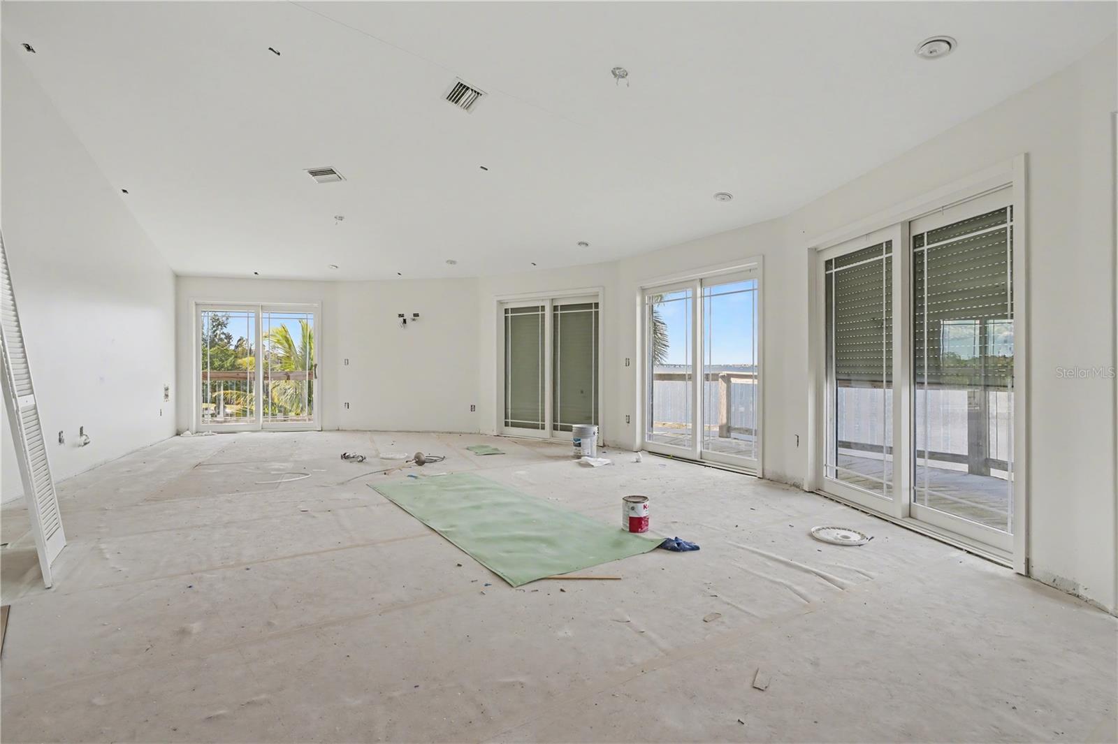 Image 5 of 50 For 321 Bayridge Place