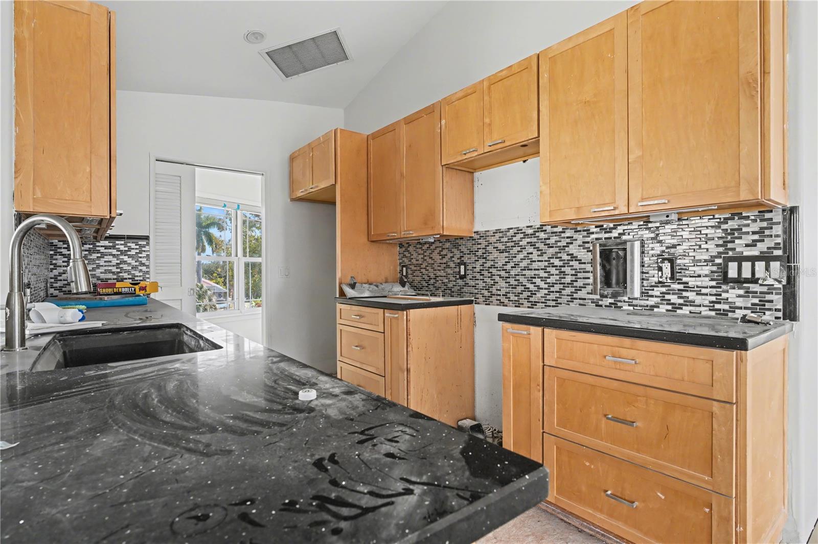 Image 7 of 50 For 321 Bayridge Place