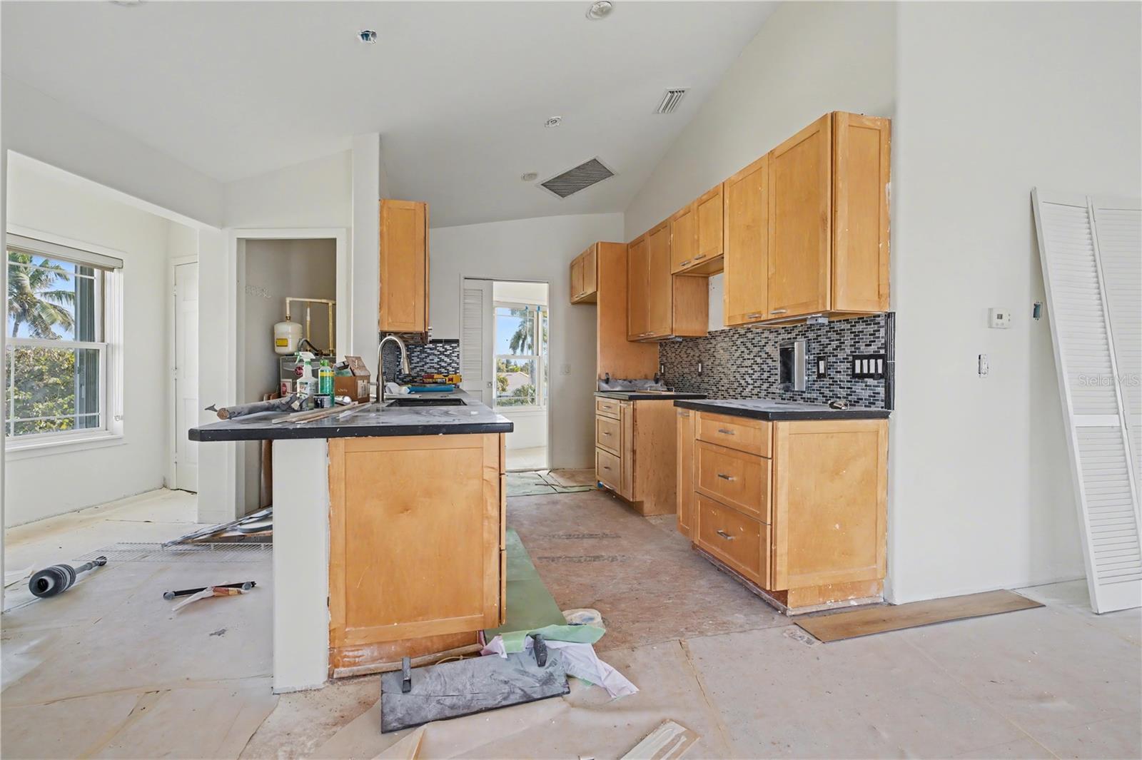 Image 8 of 50 For 321 Bayridge Place