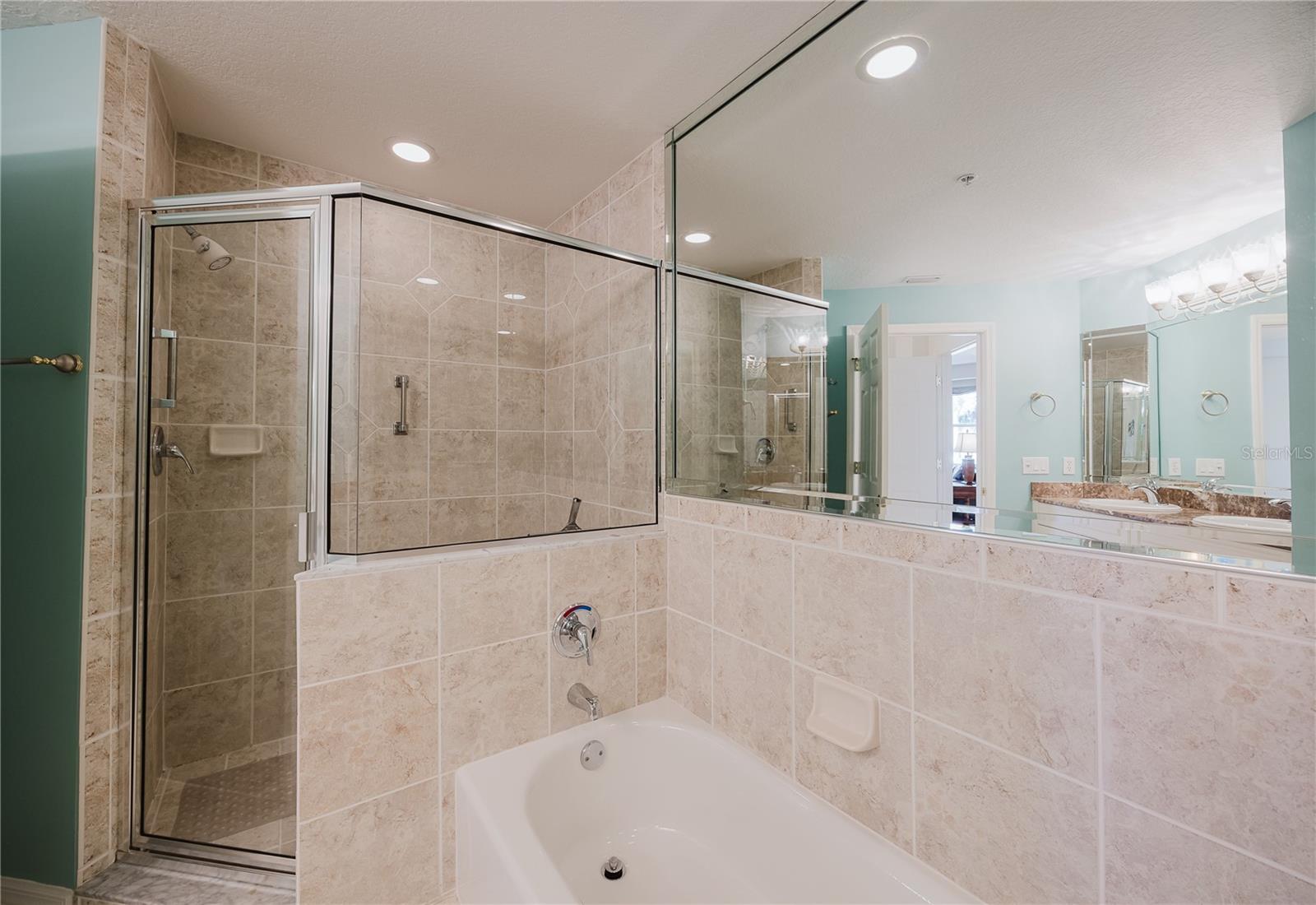 Image 27 of 60 For 255 West End Drive 2203