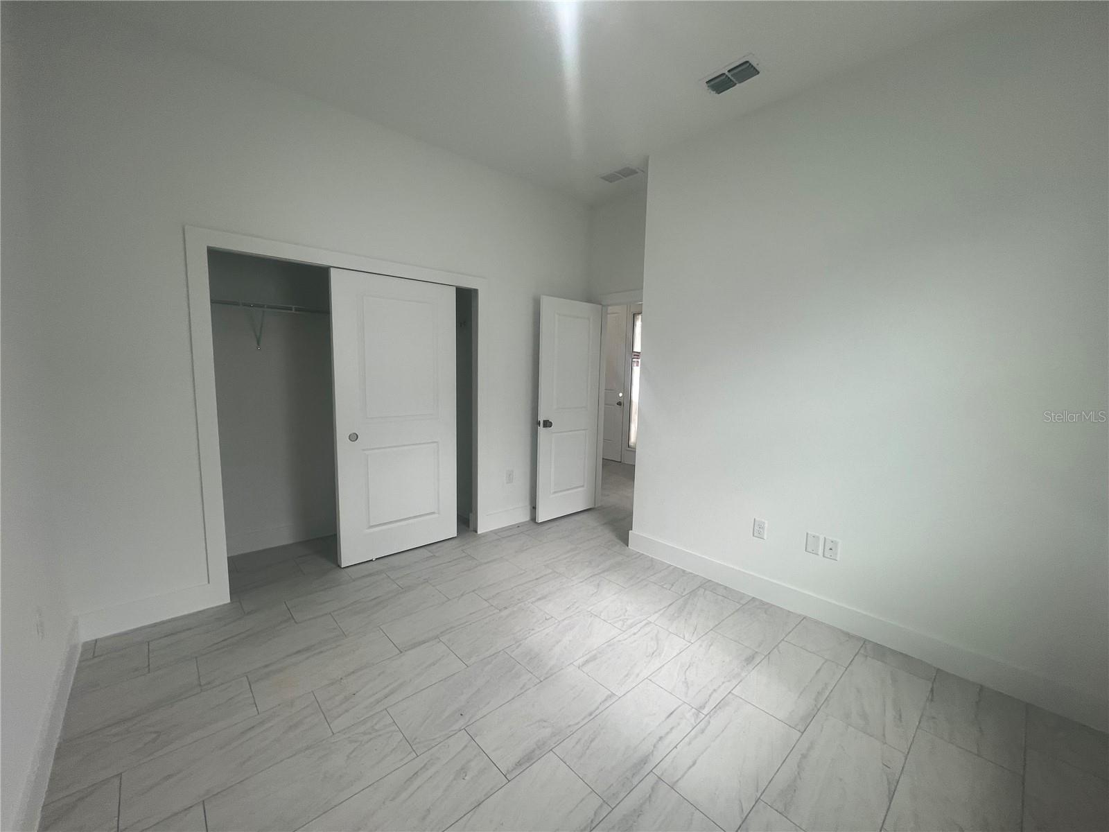 Image 21 of 28 For 187 Sesame Road E