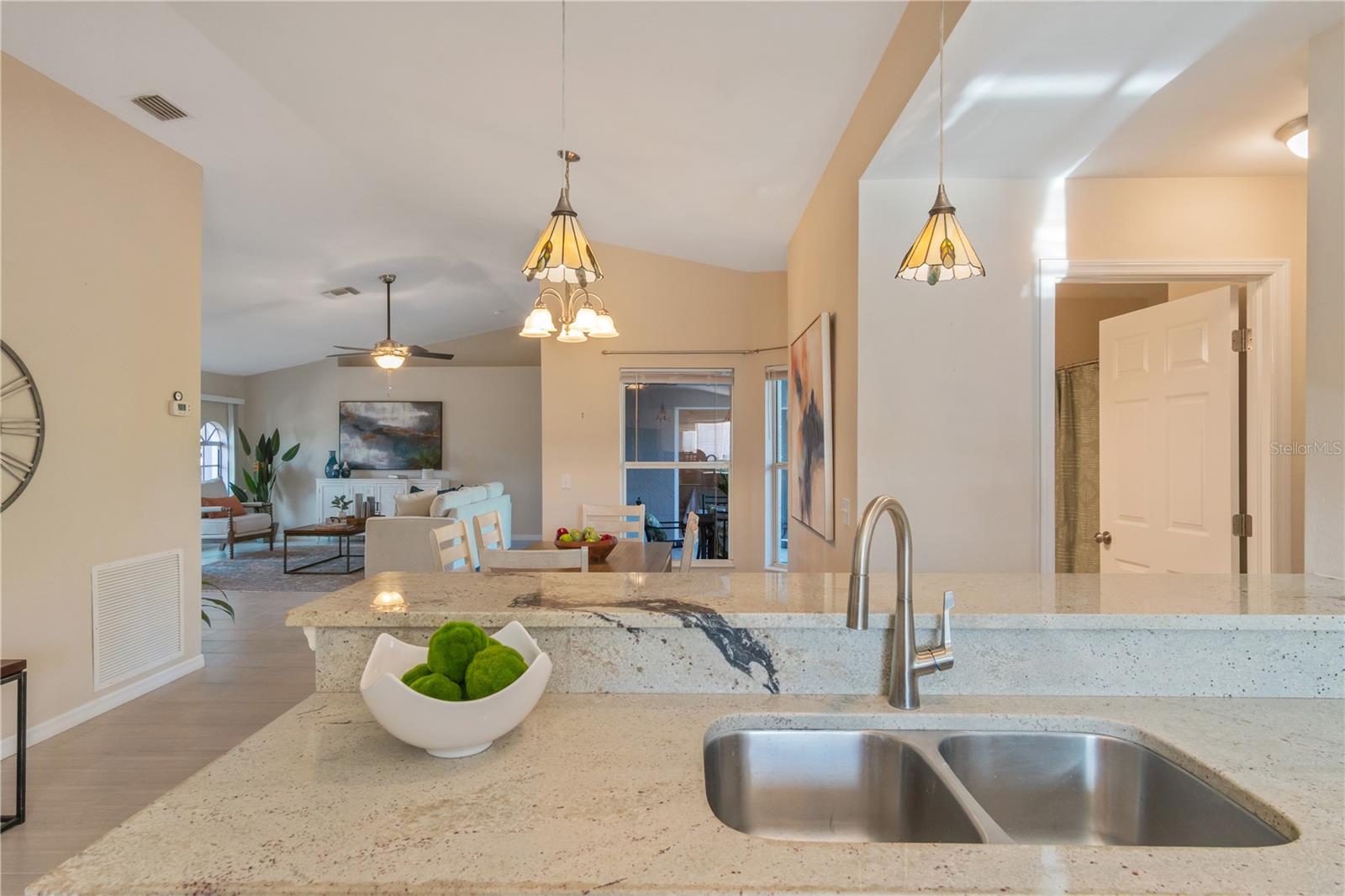 Image 7 of 62 For 2206 Mistleto Lane