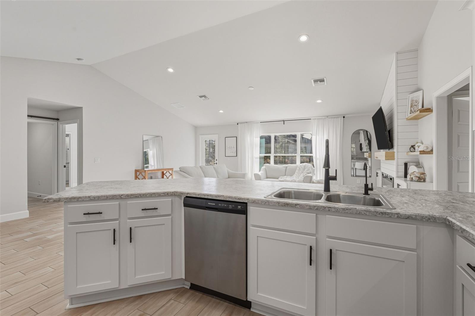 Image 13 of 40 For 1201 Lotus Street