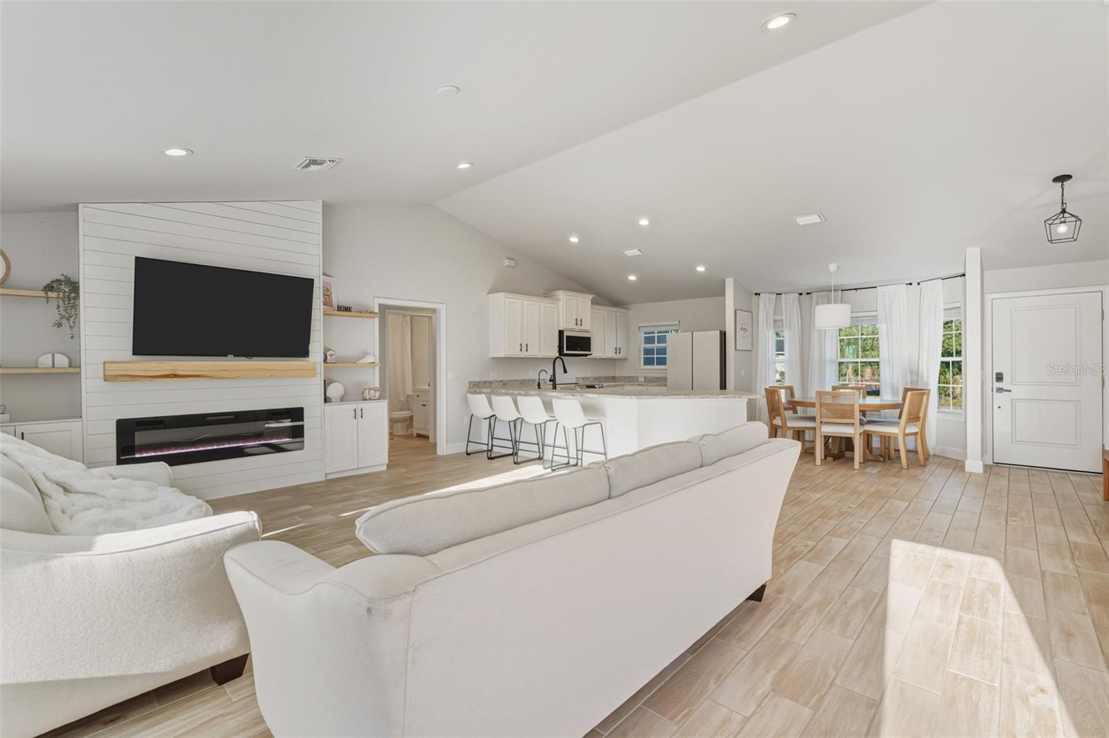 Image 16 of 40 For 1201 Lotus Street