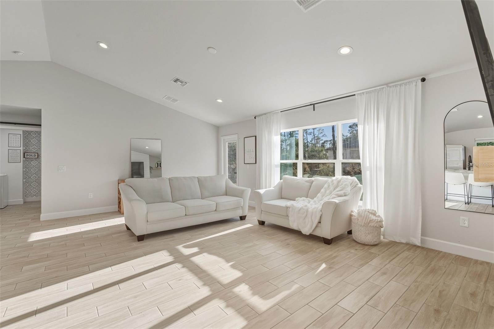 Image 19 of 40 For 1201 Lotus Street