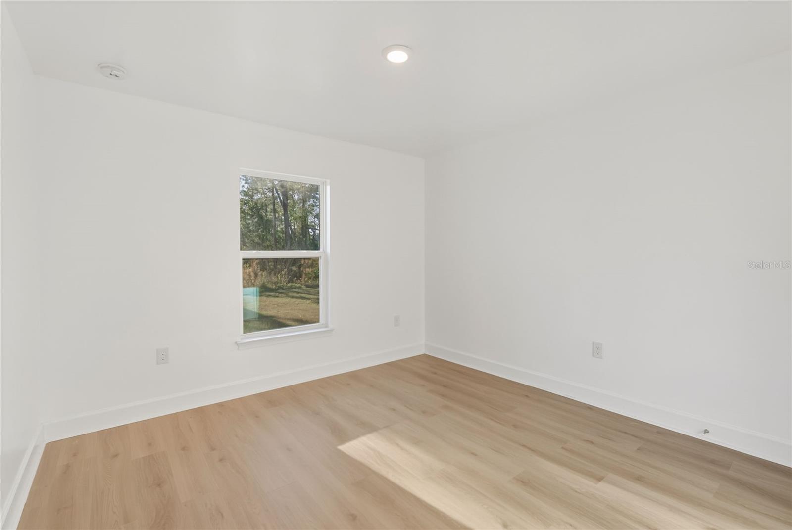 Image 28 of 40 For 1201 Lotus Street