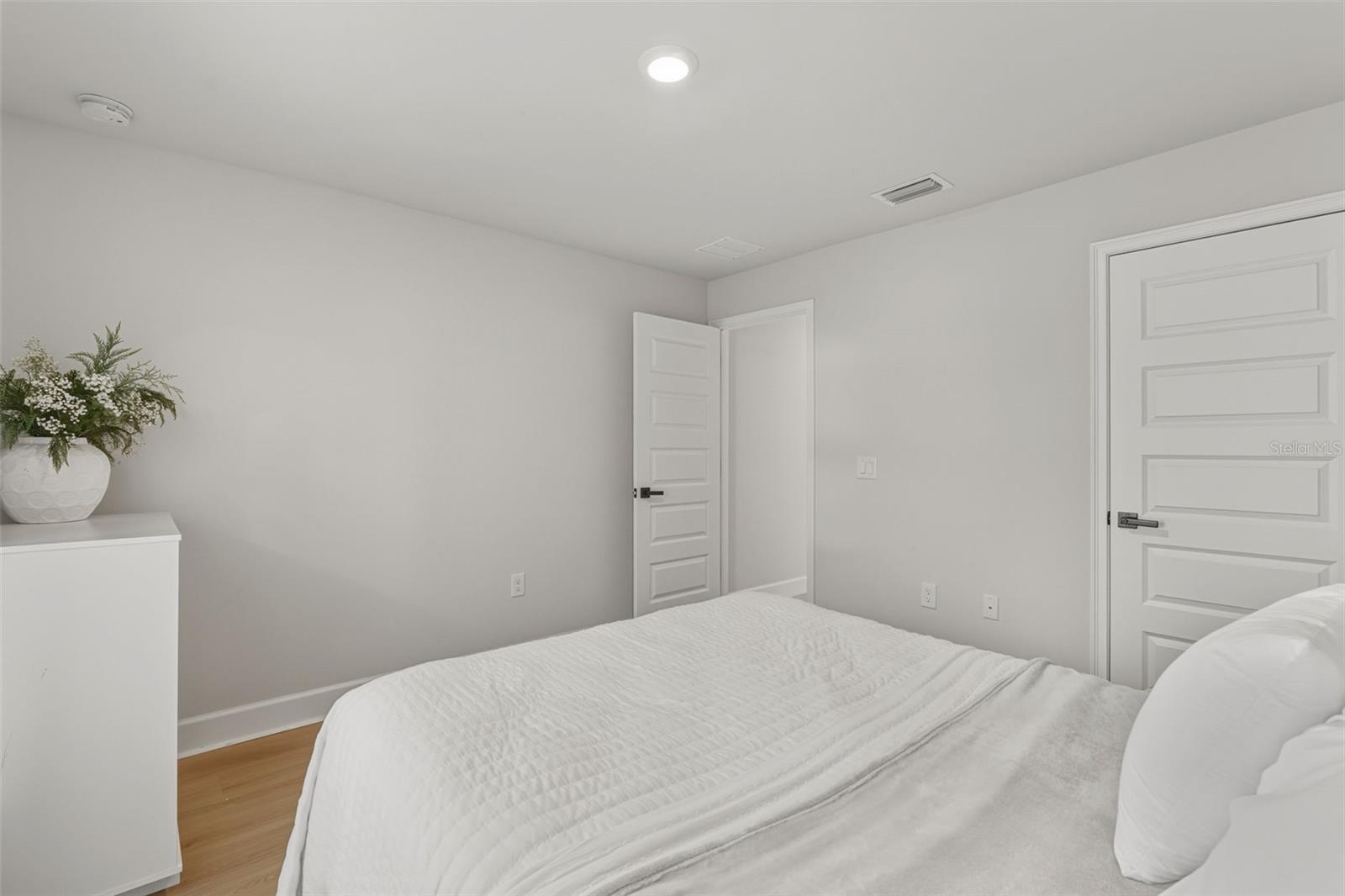 Image 32 of 40 For 1201 Lotus Street