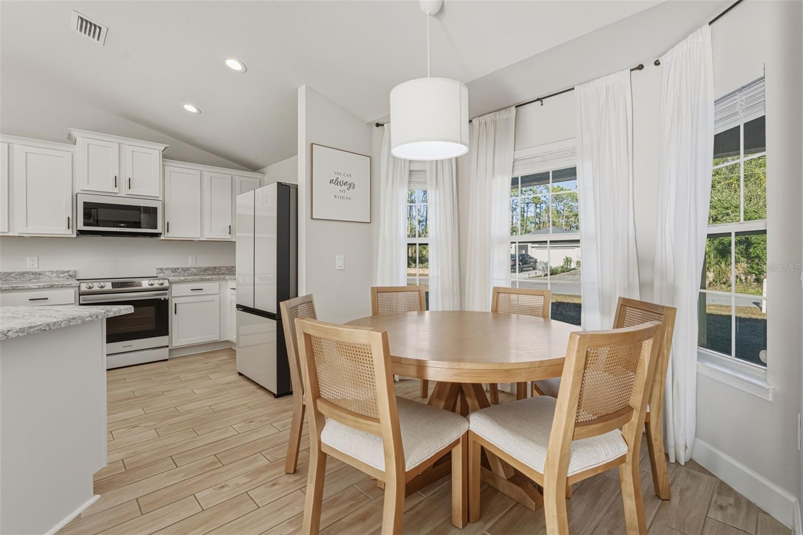 Image 8 of 40 For 1201 Lotus Street