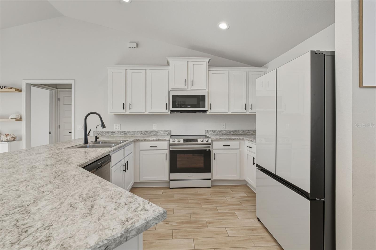 Image 9 of 40 For 1201 Lotus Street