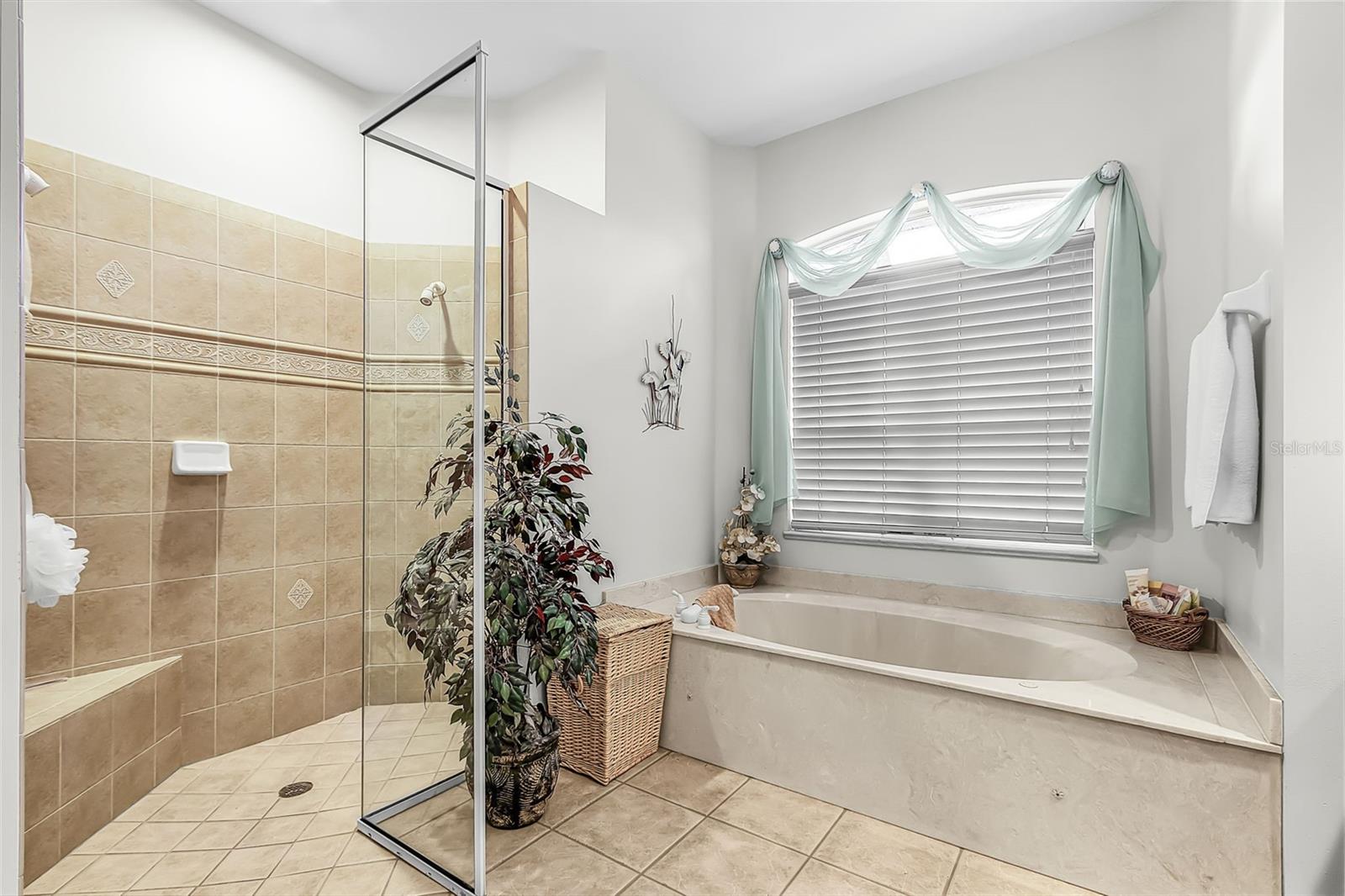 Image 19 of 50 For 400 Gun Cay Lane