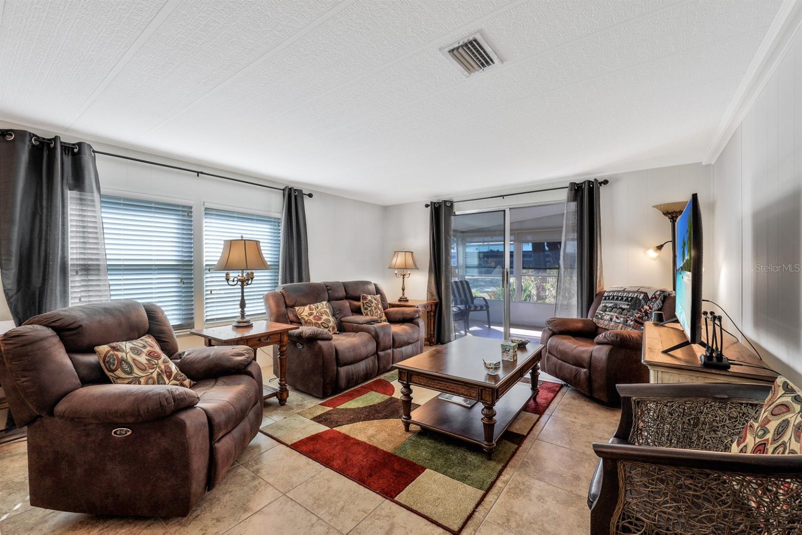 Image 13 of 96 For 2100 Kings Highway 857