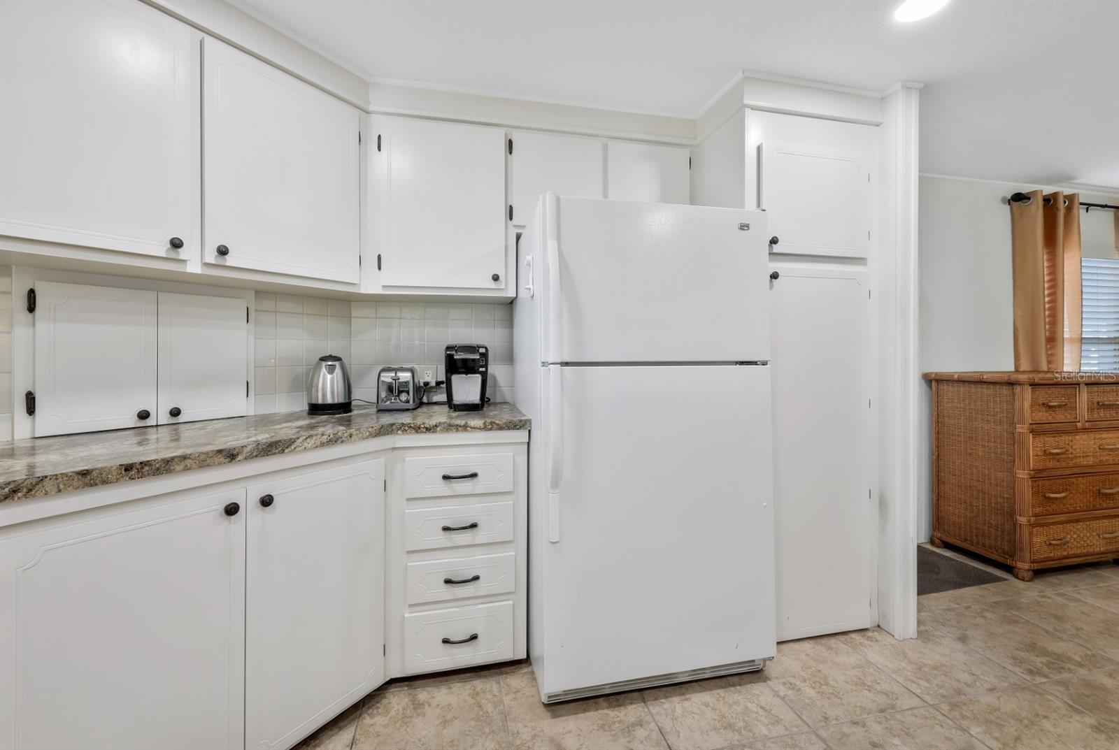 Image 19 of 96 For 2100 Kings Highway 857