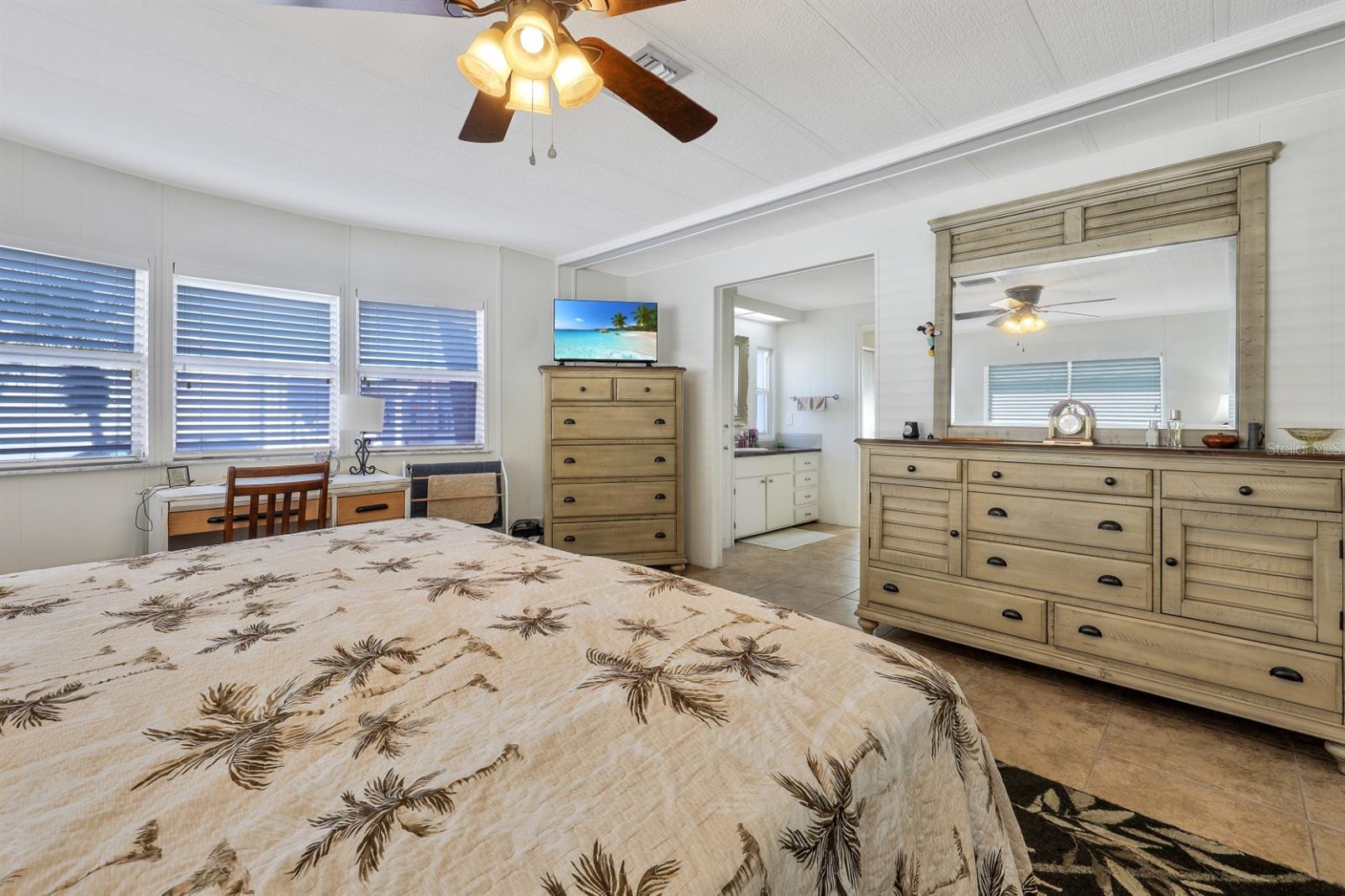 Image 23 of 96 For 2100 Kings Highway 857