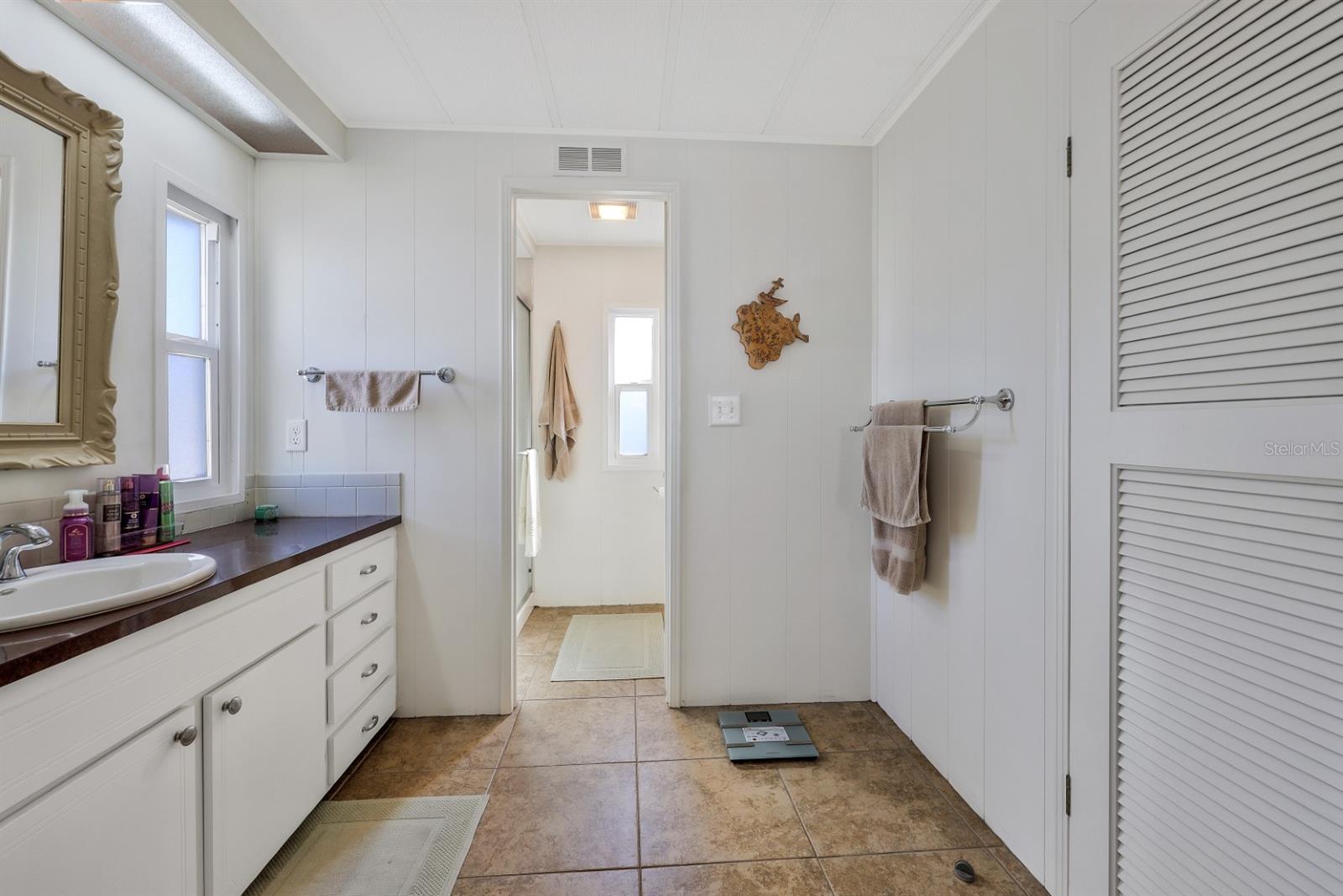 Image 26 of 96 For 2100 Kings Highway 857