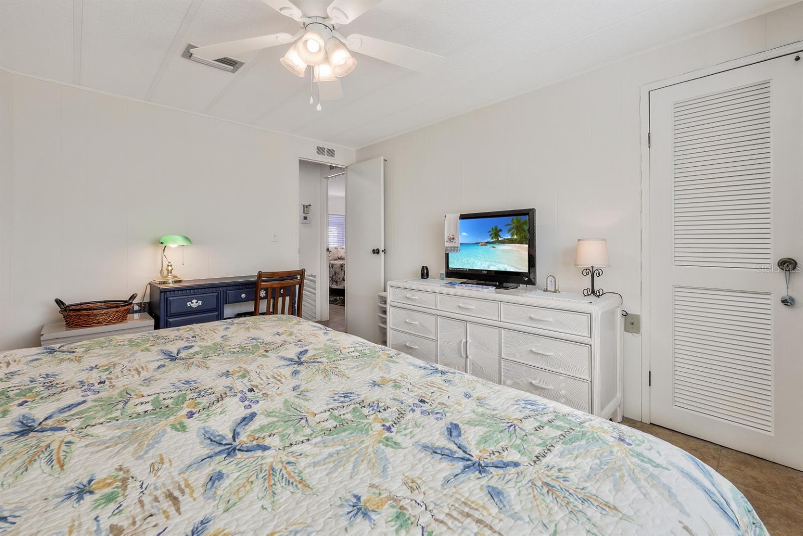 Image 30 of 96 For 2100 Kings Highway 857