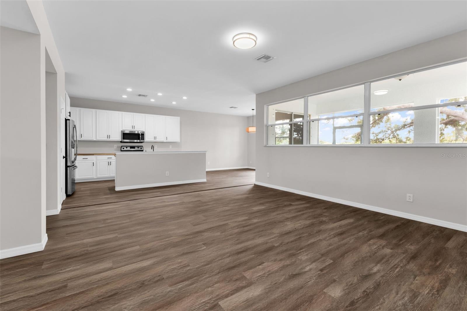 Image 17 of 42 For 12711 Pembroke Circle S